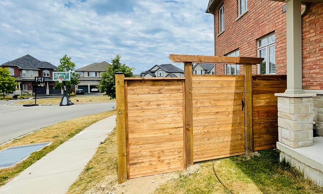 horizontal-wood-fencing-in-waterloo